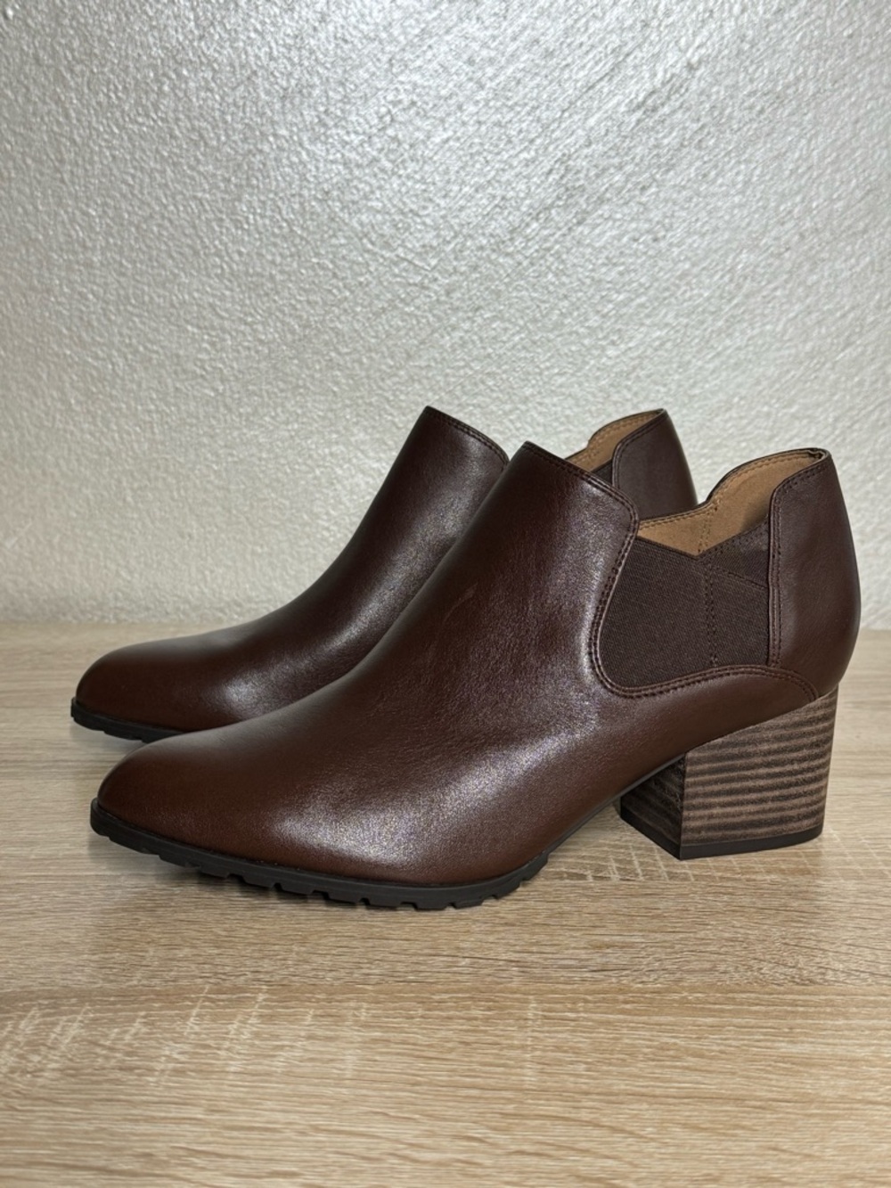 Vionic Belmont Women Size 8.5 Dark Brown Leather Ankle Booties